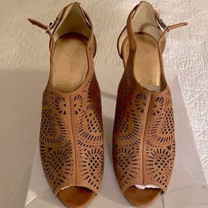 Jessica Simpson Arabel ankle booties